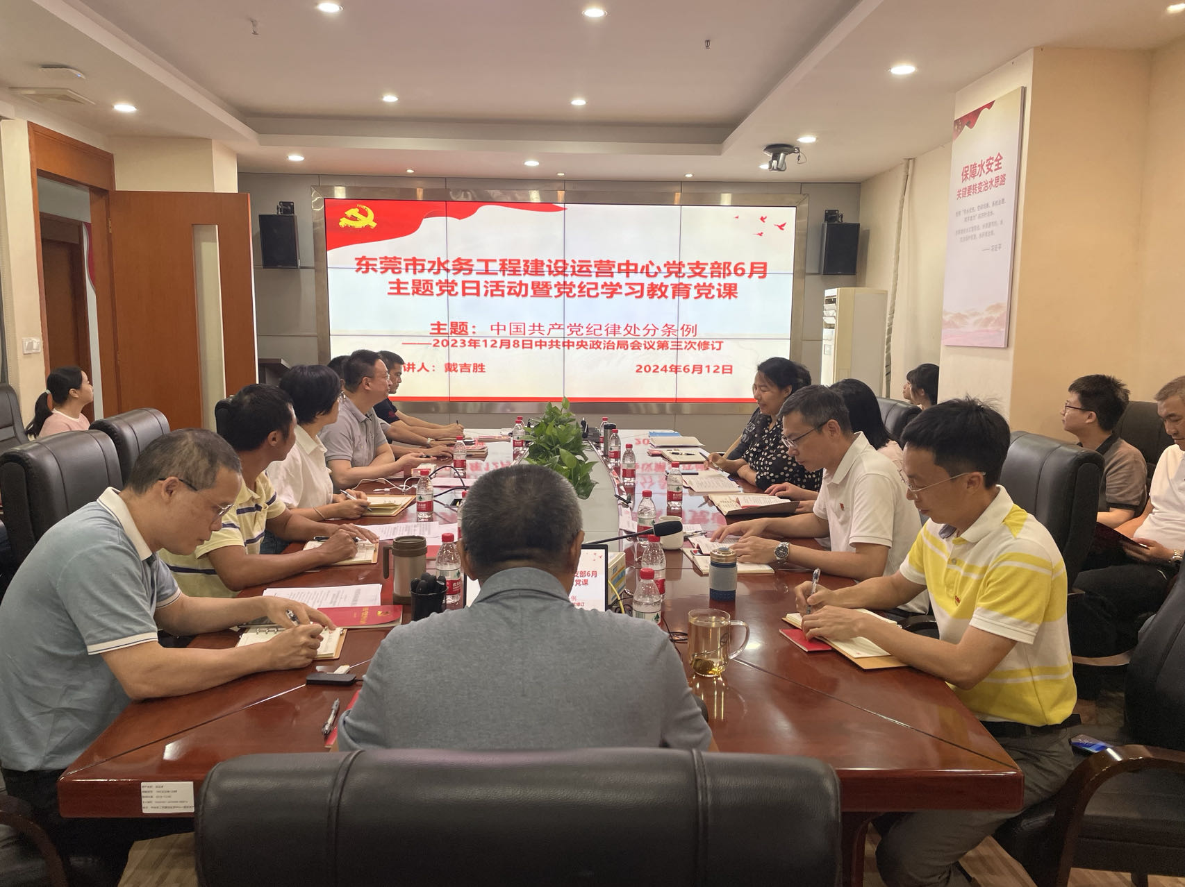 cca8e3d46c3055695ca341c3453c323.jpg