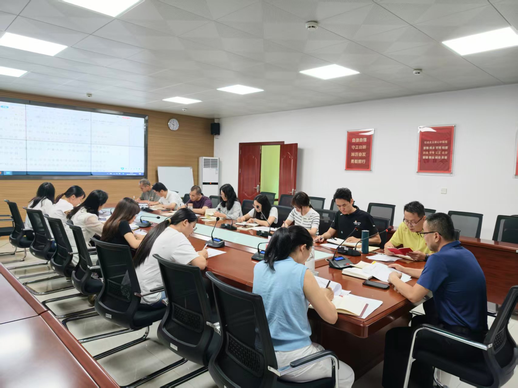 党章专题学习交流图片.jpg